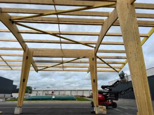 Chantier de charpente bois en cours par Moda Charpente